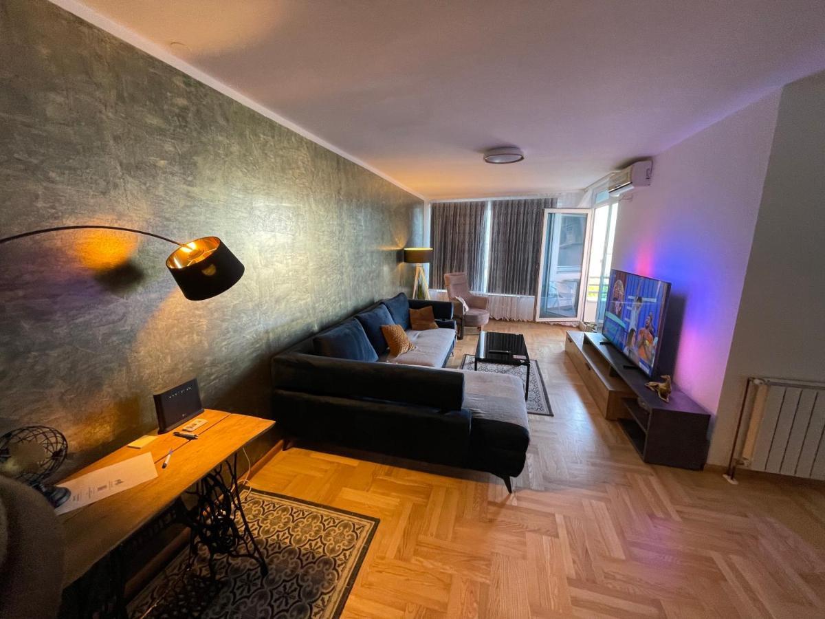 Korzo Osijek 2 Apartment ภายนอก รูปภาพ